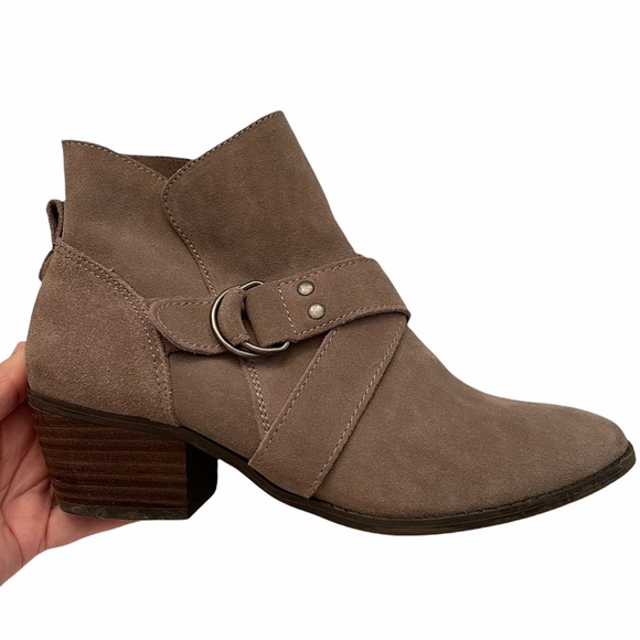 AMERICAN EAGLE OUTFITTERS Booties Aeo Leather Ankle Boots Taupe Pull On Size 7.5 - Picture 3 of 9